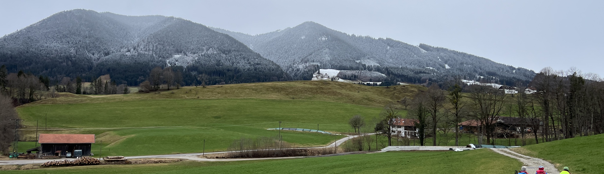 Zwischen Sprittelsberg und Grub - Blick auf die Hörnlegruppe mit leichtem Neuschnee | © DAV Augsburg Senioren